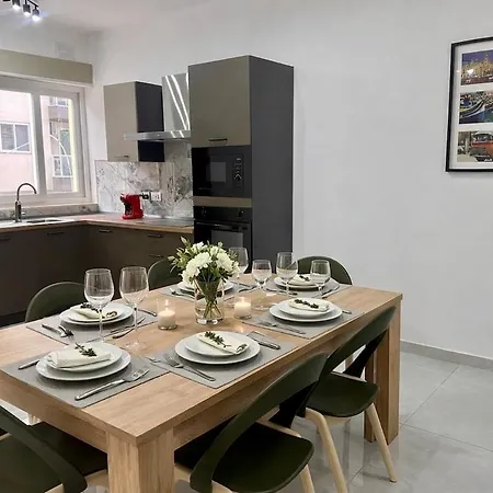 Large 3-bedroom With Terrace * Is-Swieqi