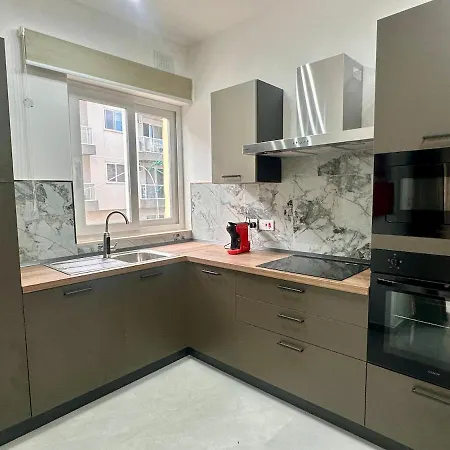 Large 3-bedroom With Terrace