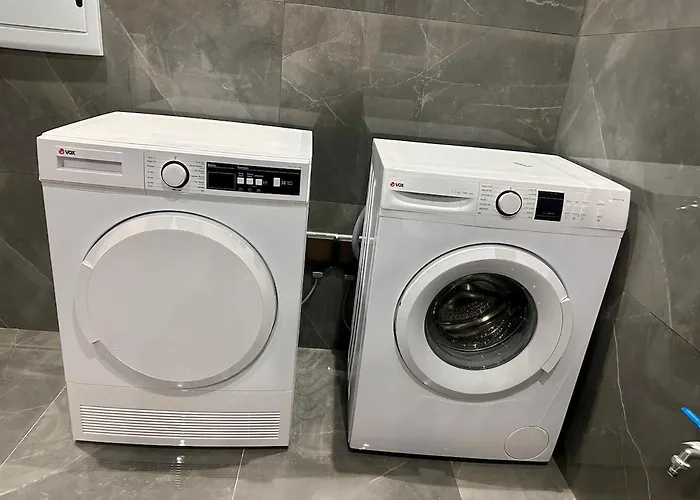 Large 3-bedroom With Terrace Apartament