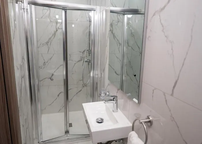 Appartement Large 3-bedroom With Terrace