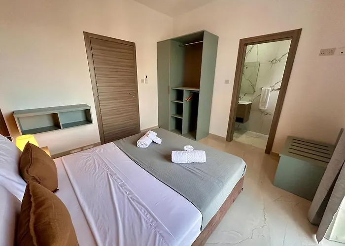 Large 3-bedroom With Terrace Is-Swieqi