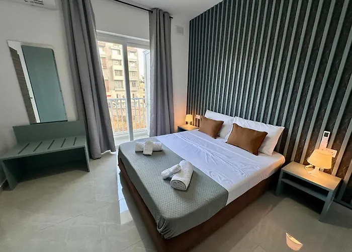 Large 3-bedroom With Terrace Apartament Is-Swieqi