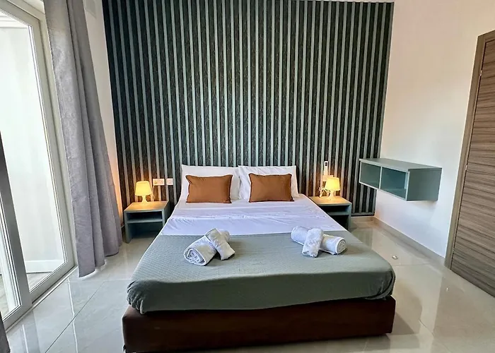 Large 3-bedroom With Terrace *