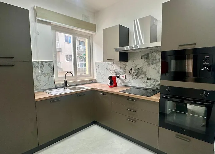 Large 3-bedroom With Terrace