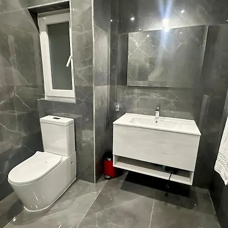 Large 3-bedroom With Terrace *