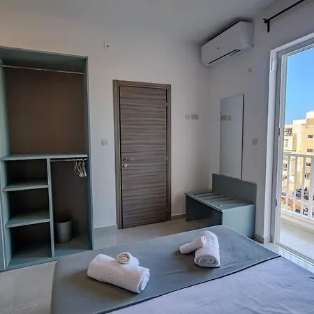 Large 3-bedroom With Terrace
