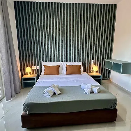 Large 3-bedroom With Terrace *