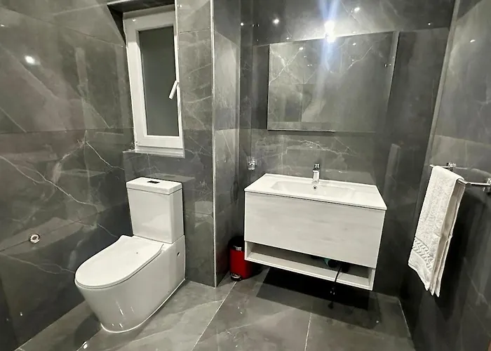 Large 3-bedroom With Terrace *