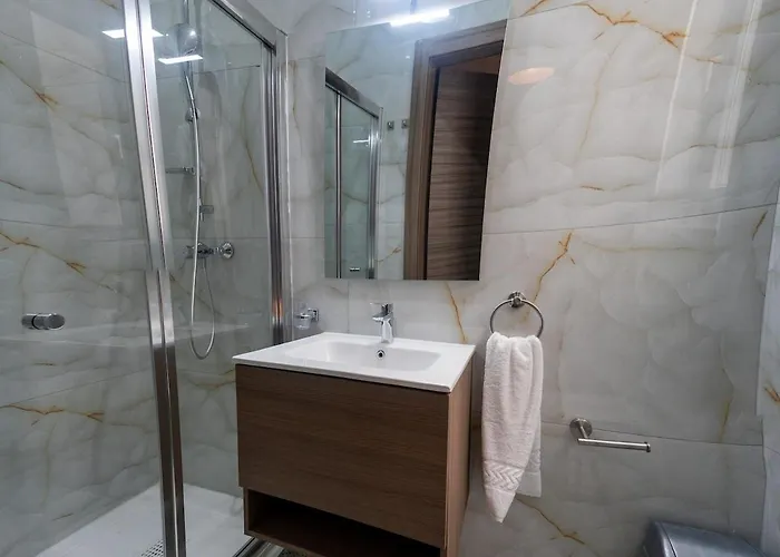 Daire Large 3-bedroom With Terrace *