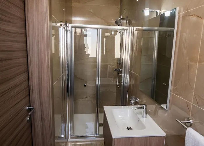 Large 3-bedroom With Terrace Is-Swieqi