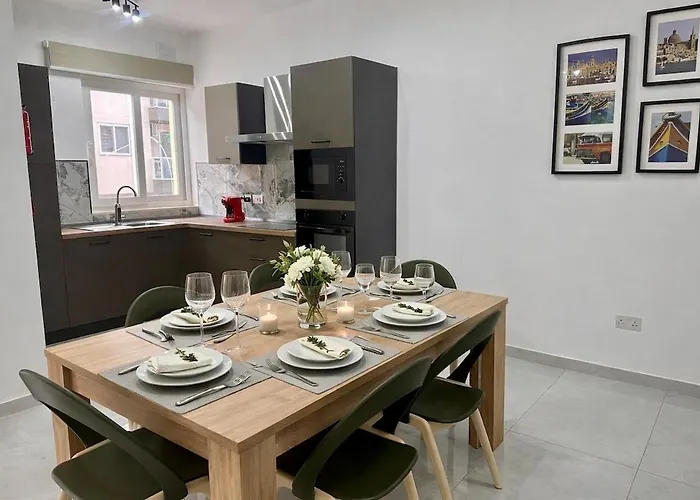 Large 3-bedroom With Terrace * Is-Swieqi